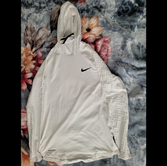 Nike long sleeved dri fit hoodie - Picture 7 of 7